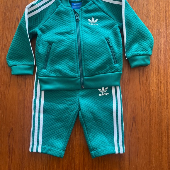 Brand new unisex emerald green Adidas 2 piece baby sports track suite. - Picture 4 of 5